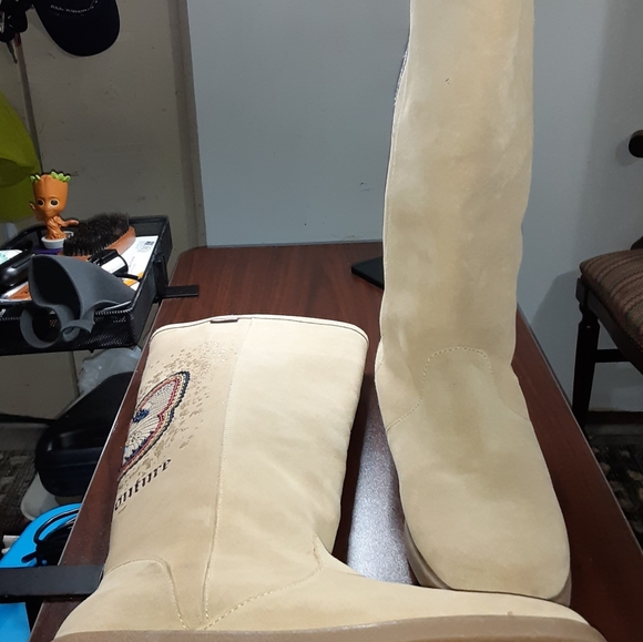 Beautiful Suede Juicy Couture Amelia Boots - Picture 7 of 11